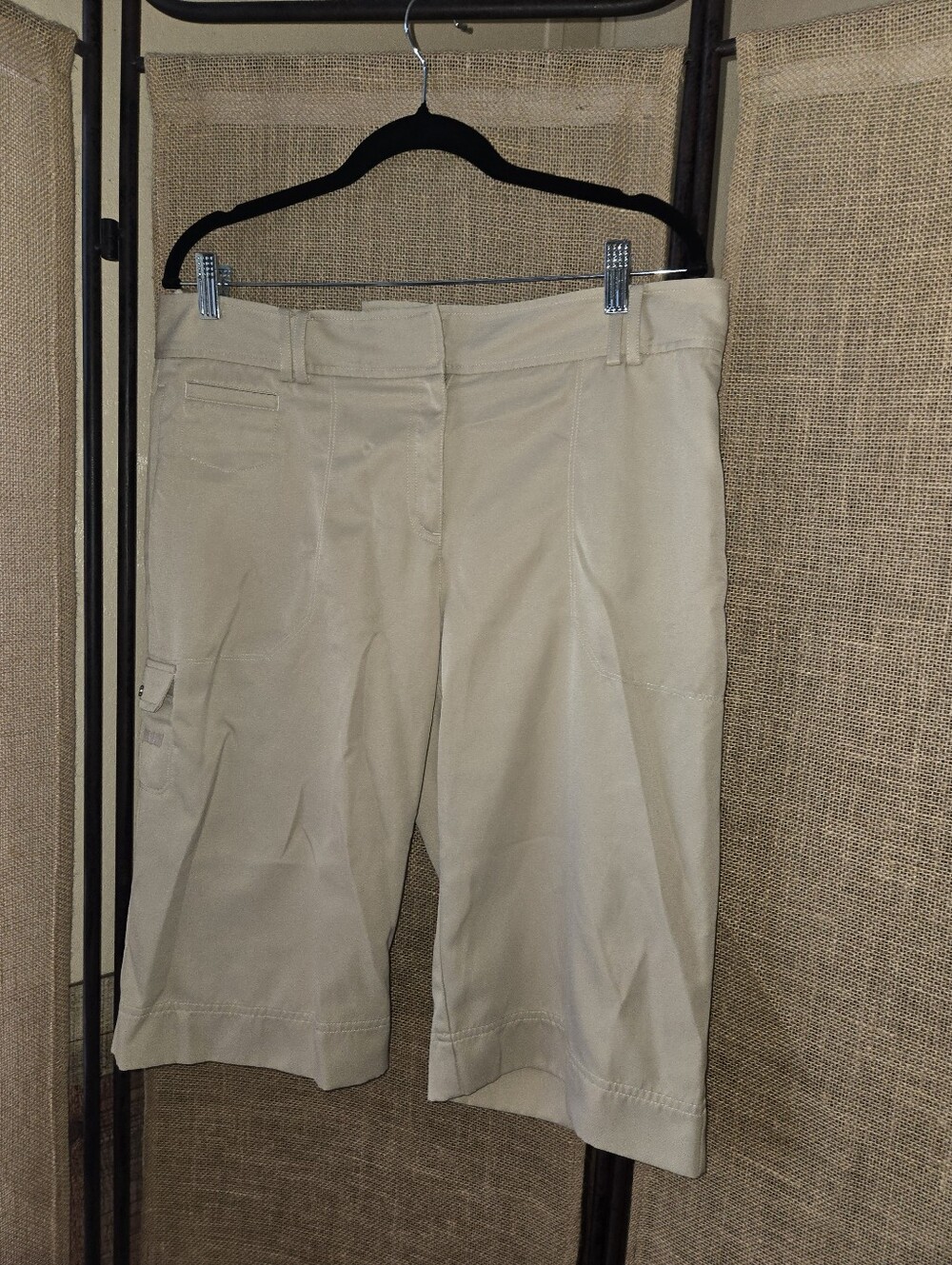 NWOT Women's Izod XPG Stretch Khaki Tan Bermuda Shorts - Neutral Tan Size 12